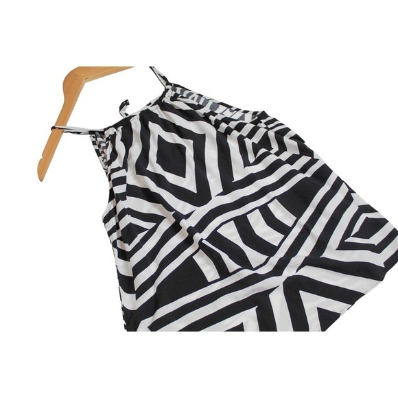 Crown & Ivy Top Tank Halter Black White Tie Closure Casual Womens Petite Medium - Picture 5 of 5
